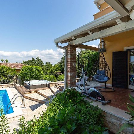 Villa Salvea With Heated Pool Montižana Exterior foto